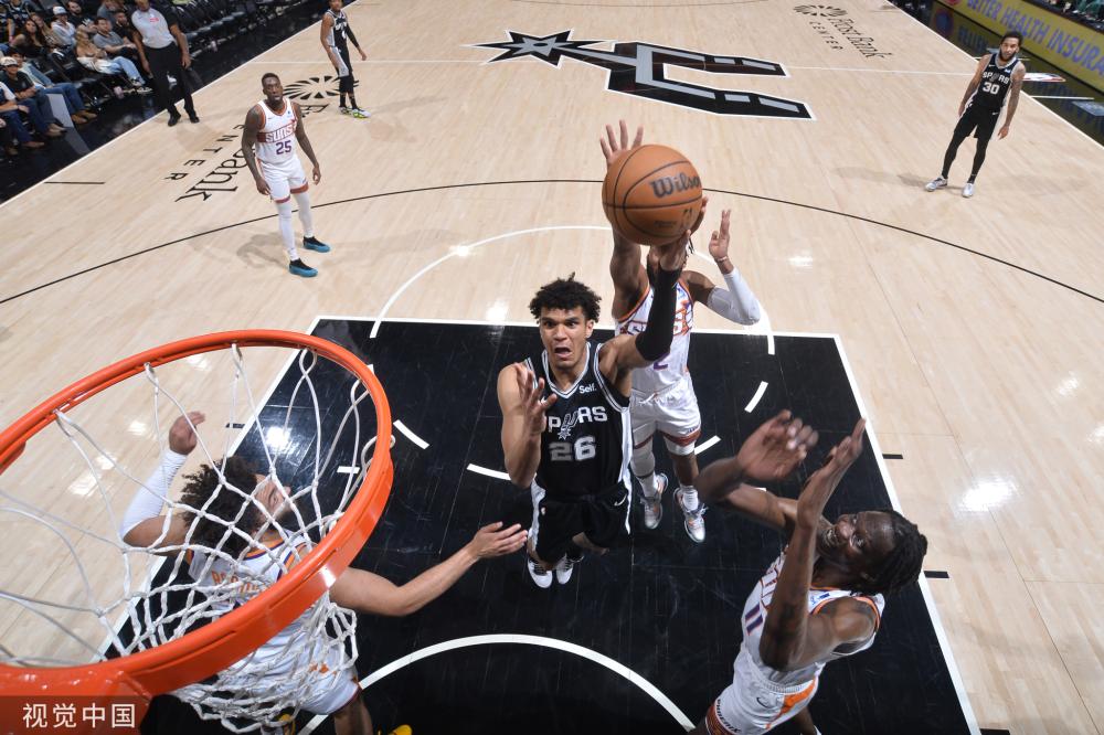 由于意外受 由于意外受